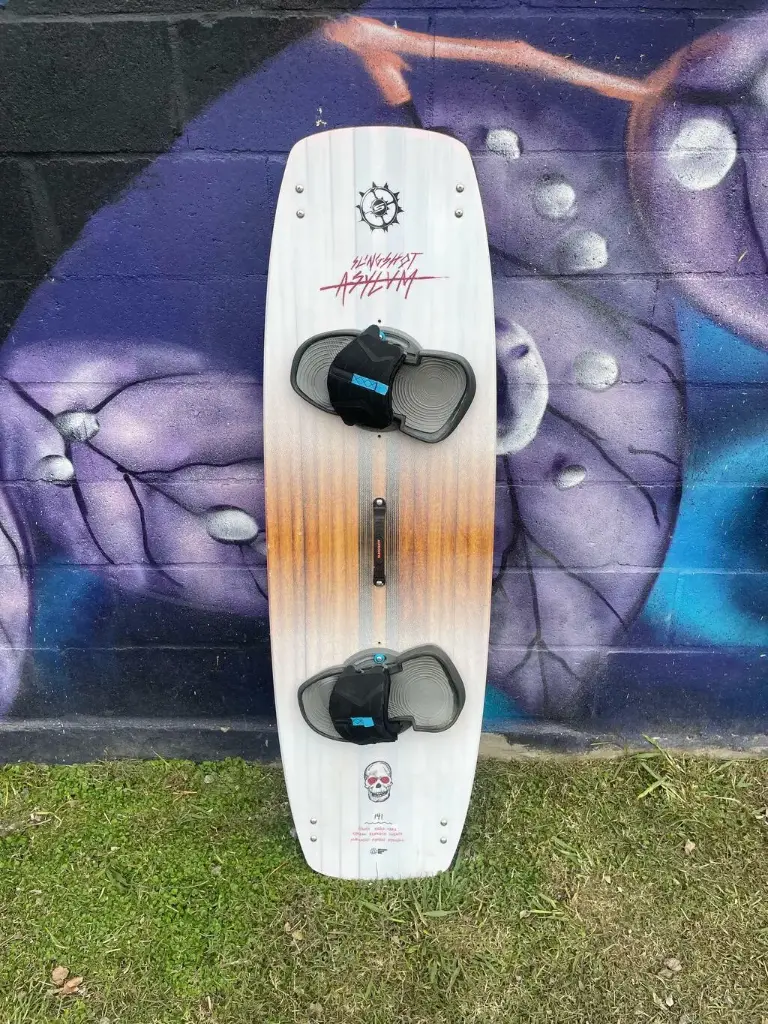 SLINGSHOT ASYLUM V5 141 USADO