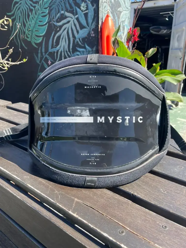MYSTIC MAJESTIC L USADO