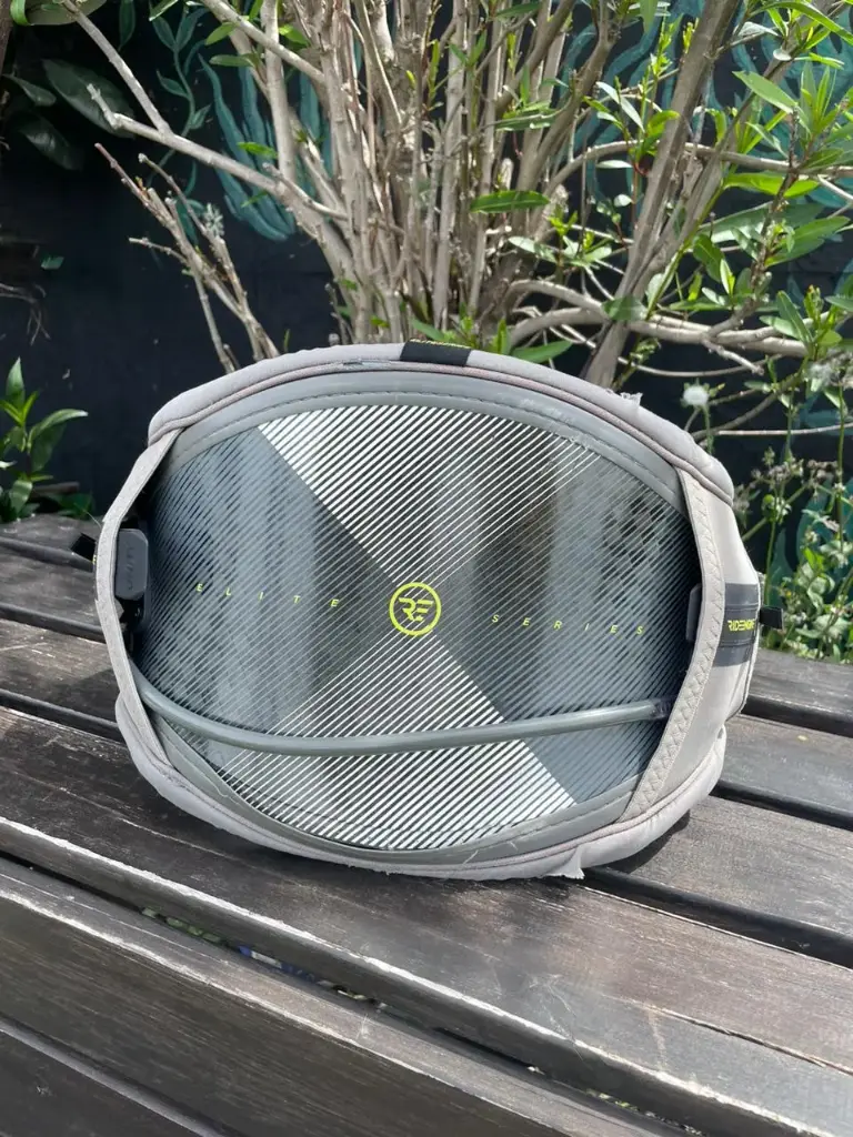 RIDE ENGINE ELITE CARBON V6 M USADO