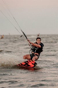 Es difícil aprender kitesurf?